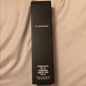 MAC Studio Sculpt SPF 15 Foundation